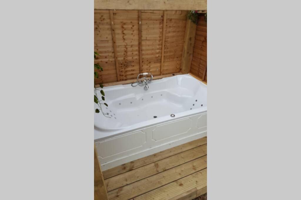 Lazy Lodge Glamping Pod With Hot Tub Laois Exterior foto